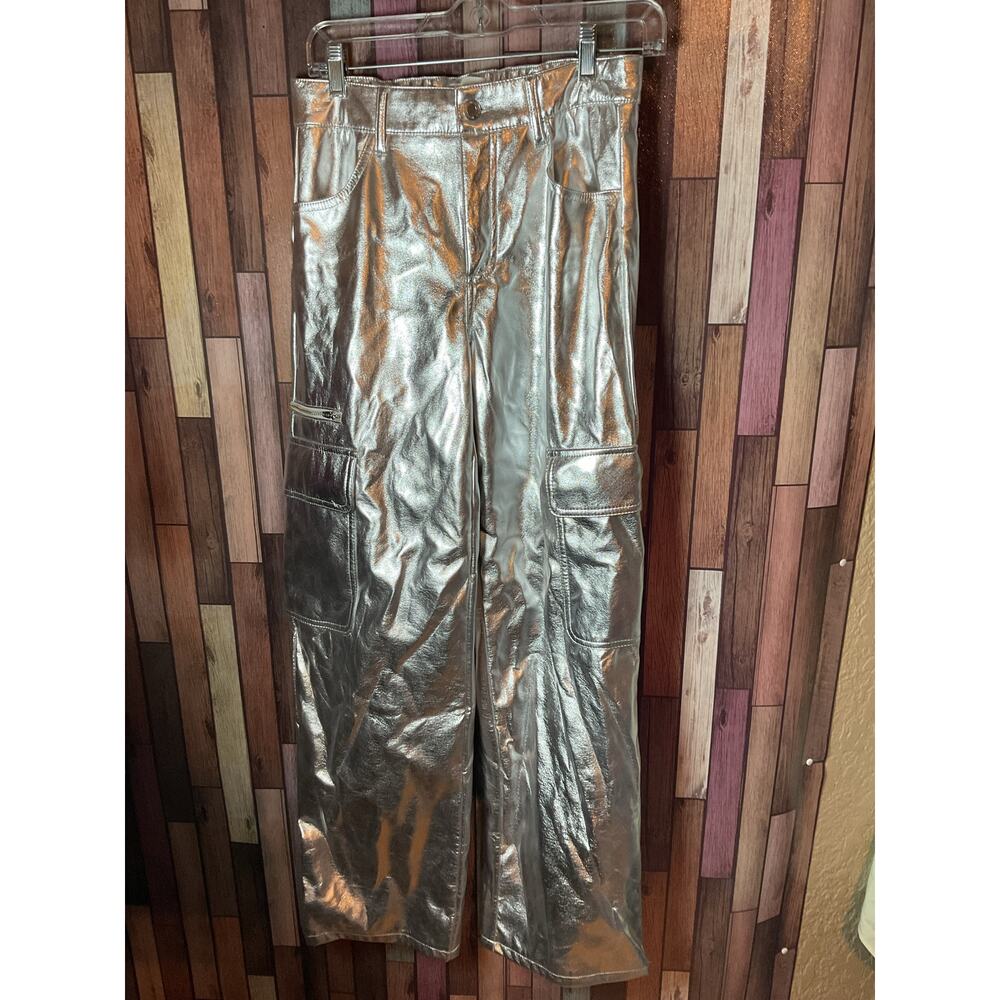 No Boundaries Metallic High Shine Silver Cargo Pants Women’s Size Small 4-6